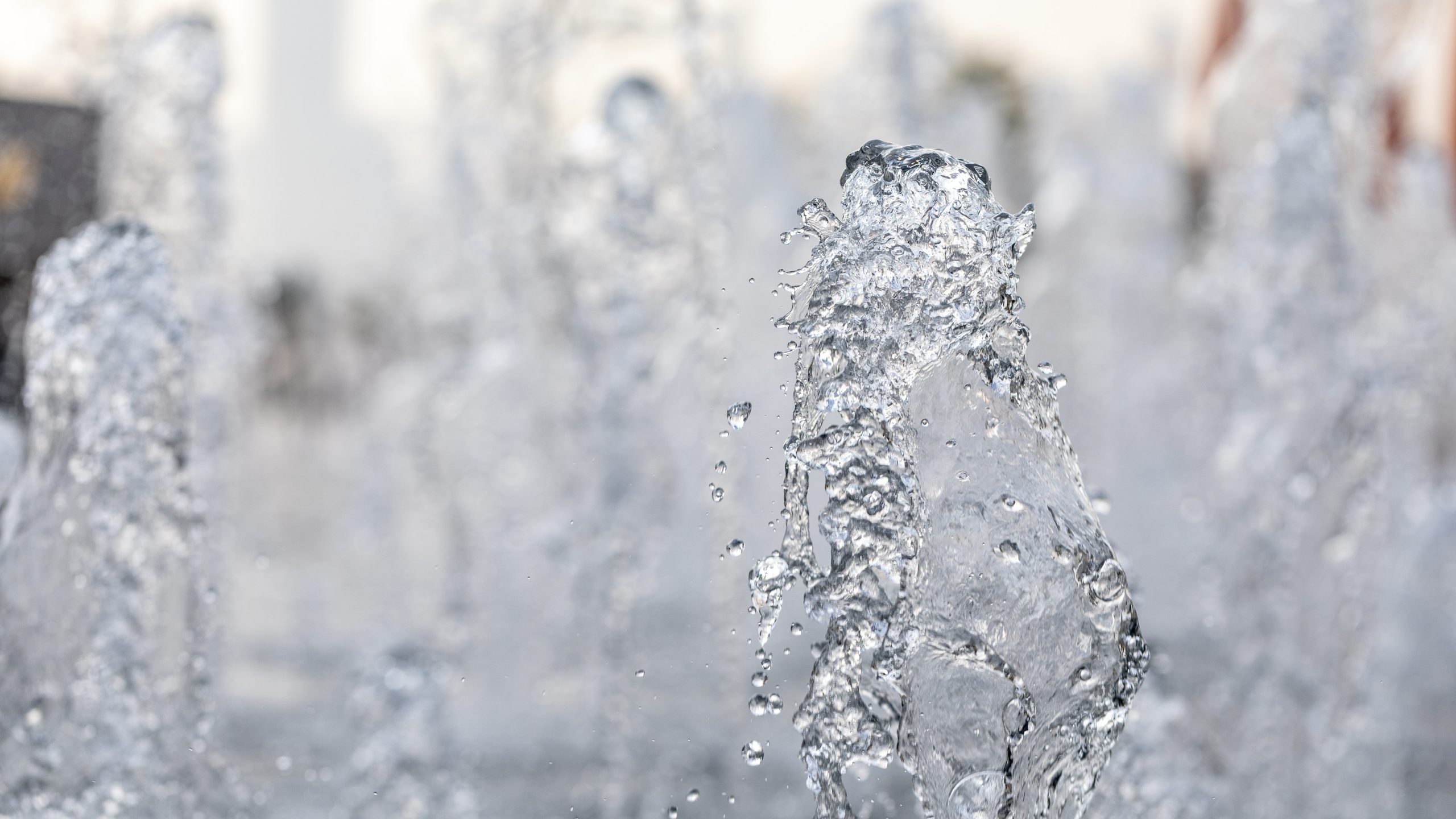 Water stopped or frozen for a photo using high speed shutter time. Photographer Tuomas Harjumaaskola.