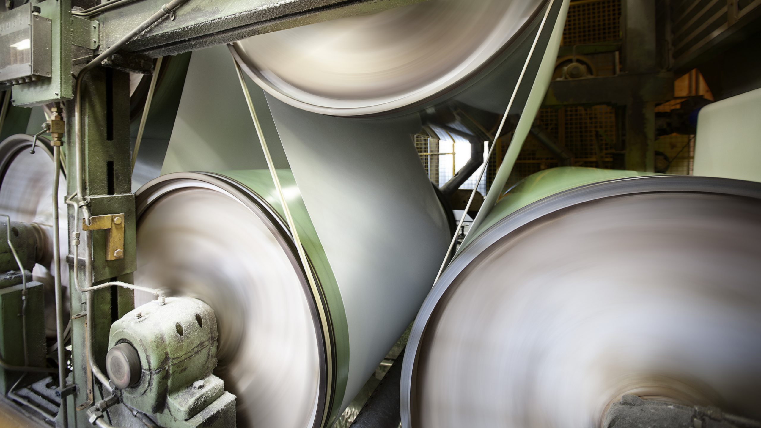 Papermill rolling, industrial photography. Photographer Tuomas Harjumaaskola.