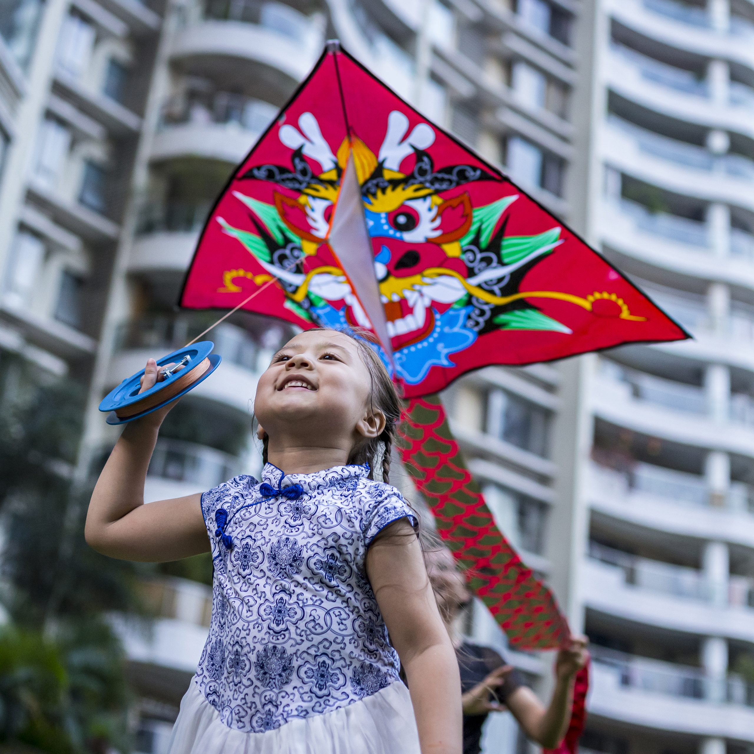 Young girl flying a Chinese kite - photo by photographer Tuomas Harjumaaskola, China