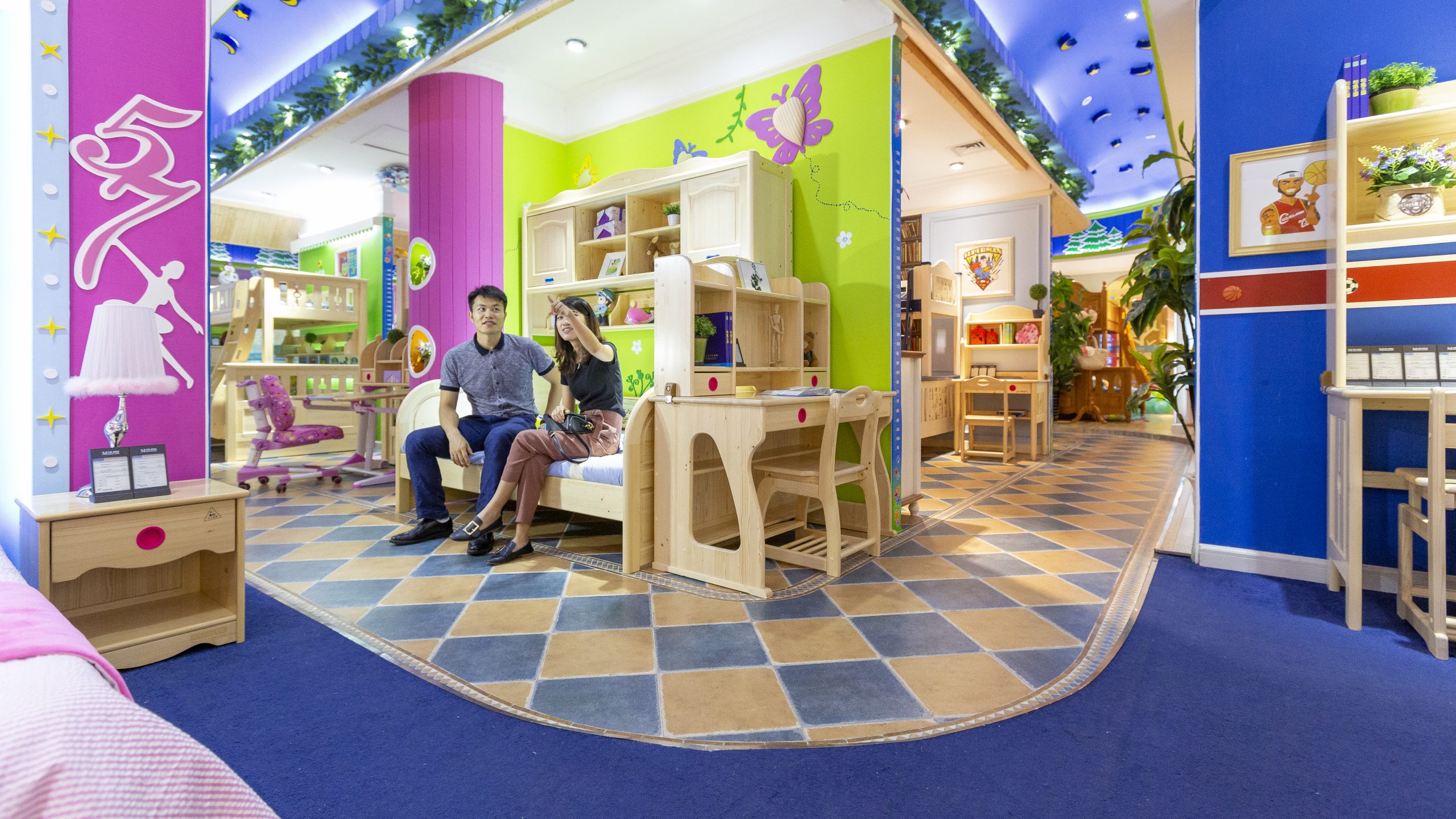 Young couple shopping for children's furniture in Shenzhen - photo by photographer Tuomas Harjumaaskola, China